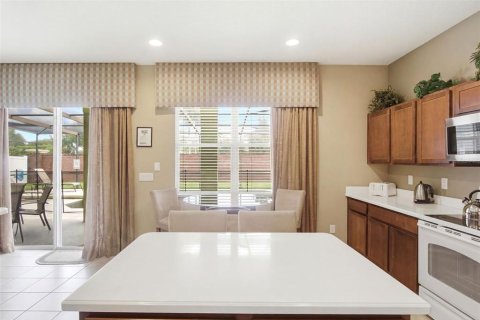 House in Davenport, Florida 5 bedrooms, 302.03 sq.m. № 2210852 - photo 20