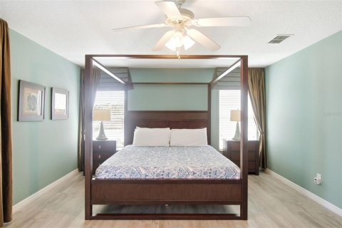 House in Davenport, Florida 5 bedrooms, 302.03 sq.m. № 2210852 - photo 25