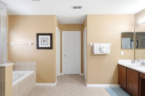 House in Davenport, Florida 5 bedrooms, 302.03 sq.m. № 2210852 - photo 28