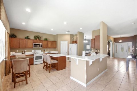 House in Davenport, Florida 5 bedrooms, 302.03 sq.m. № 2210852 - photo 18
