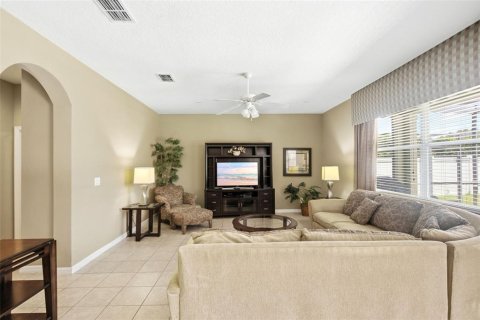 House in Davenport, Florida 5 bedrooms, 302.03 sq.m. № 2210852 - photo 17
