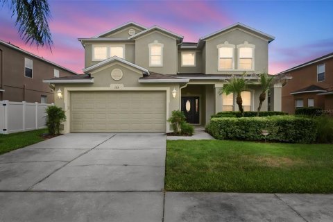 House in Davenport, Florida 5 bedrooms, 302.03 sq.m. № 2210852 - photo 2
