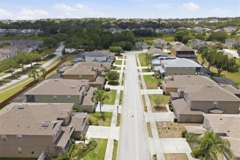 House in Davenport, Florida 5 bedrooms, 302.03 sq.m. № 2210852 - photo 8