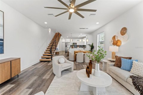 Touwnhouse à vendre à Pinellas Park, Floride: 3 chambres, 218.41 m2 № 1842134 - photo 7