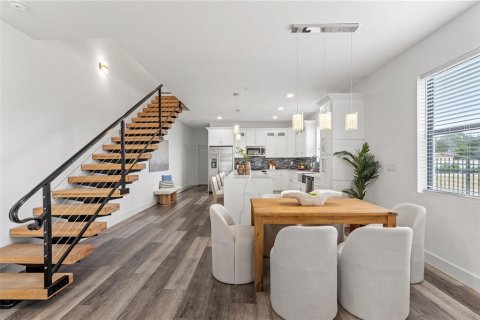 Touwnhouse à vendre à Pinellas Park, Floride: 3 chambres, 218.41 m2 № 1842134 - photo 11