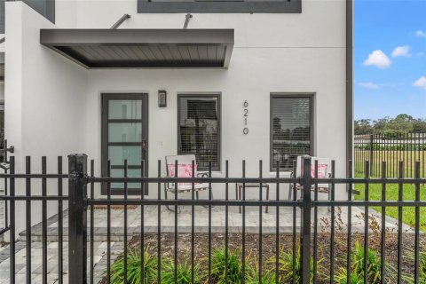 Touwnhouse à vendre à Pinellas Park, Floride: 3 chambres, 218.41 m2 № 1842134 - photo 4