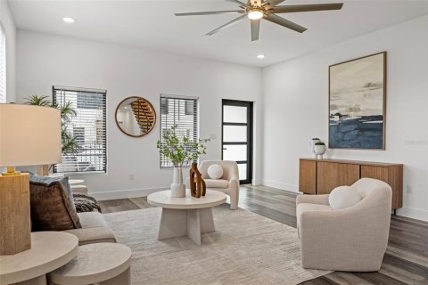 Touwnhouse à vendre à Pinellas Park, Floride: 3 chambres, 218.41 m2 № 1842134 - photo 10