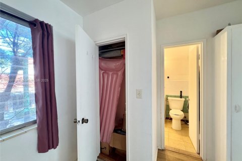 Condo in Miami Beach, Florida, 1 bedroom  № 1973267 - photo 14