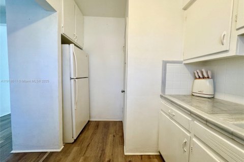 Condo in Miami Beach, Florida, 1 bedroom  № 1973267 - photo 18