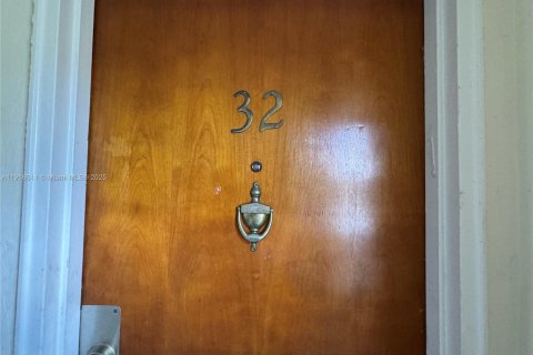 Condo in Miami Beach, Florida, 1 bedroom  № 1973267 - photo 7