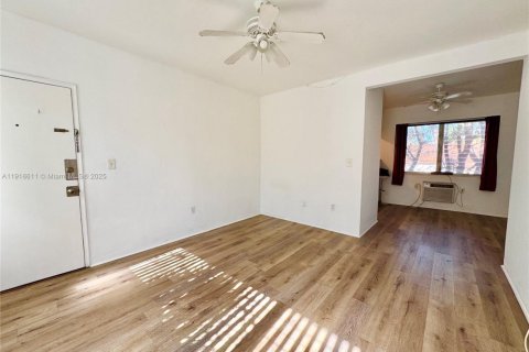 Condo in Miami Beach, Florida, 1 bedroom  № 1973267 - photo 9