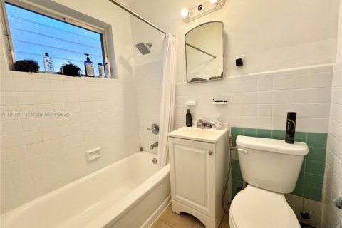 Condo in Miami Beach, Florida, 1 bedroom  № 1973267 - photo 11