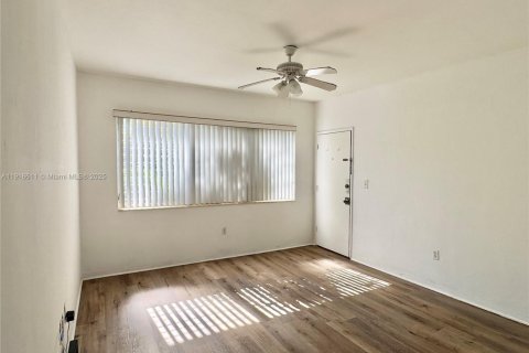 Condo in Miami Beach, Florida, 1 bedroom  № 1973267 - photo 8