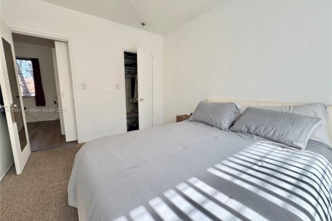 Condo in Miami Beach, Florida, 1 bedroom  № 1973267 - photo 16