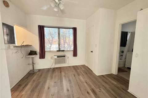 Condo in Miami Beach, Florida, 1 bedroom  № 1973267 - photo 10