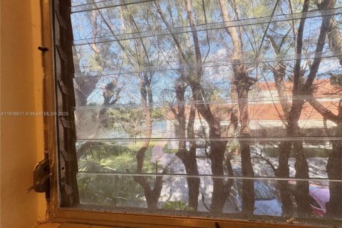 Condo in Miami Beach, Florida, 1 bedroom  № 1973267 - photo 19