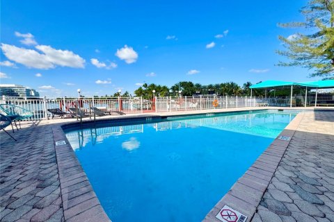 Condo in Miami Beach, Florida, 1 bedroom  № 1973267 - photo 3
