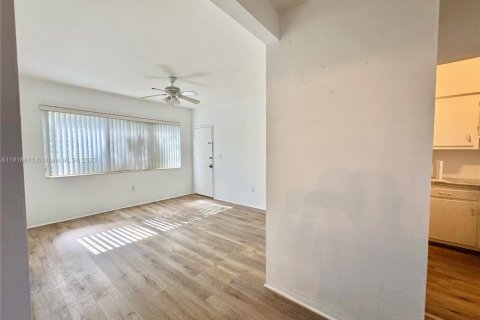 Condo in Miami Beach, Florida, 1 bedroom  № 1973267 - photo 13