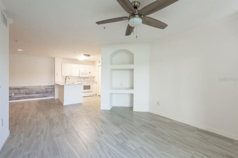 Condo in Lutz, Florida, 2 bedrooms  № 2228394 - photo 13