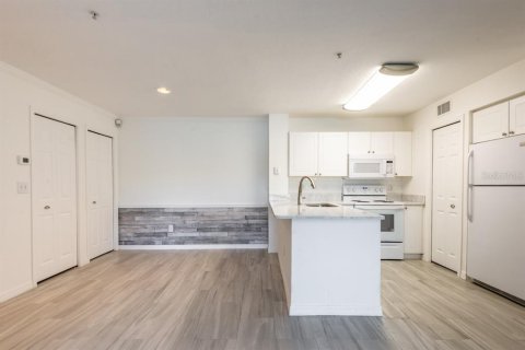 Condo in Lutz, Florida, 2 bedrooms  № 2228394 - photo 4