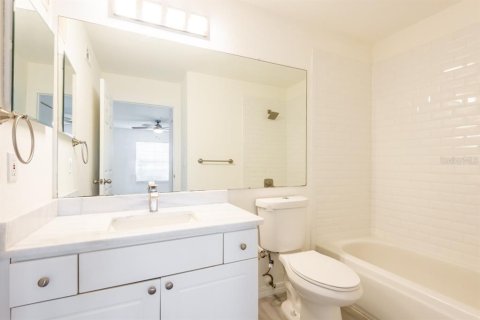 Condo in Lutz, Florida, 2 bedrooms  № 2228394 - photo 17