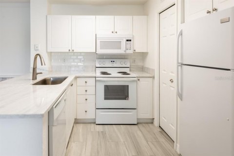 Condo in Lutz, Florida, 2 bedrooms  № 2228394 - photo 5