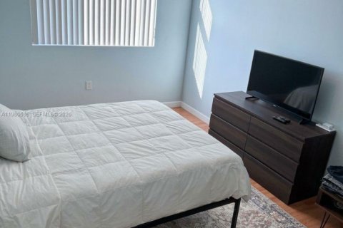 Copropriété à louer à Hollywood, Floride: 2 chambres, 113.34 m2 № 2045134 - photo 11