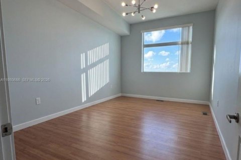 Copropriété à louer à Hollywood, Floride: 2 chambres, 113.34 m2 № 2045134 - photo 10