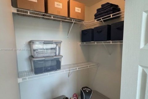 Copropriété à louer à Hollywood, Floride: 2 chambres, 113.34 m2 № 2045134 - photo 13