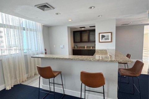 Copropriété à louer à Hollywood, Floride: 2 chambres, 113.34 m2 № 2045134 - photo 19