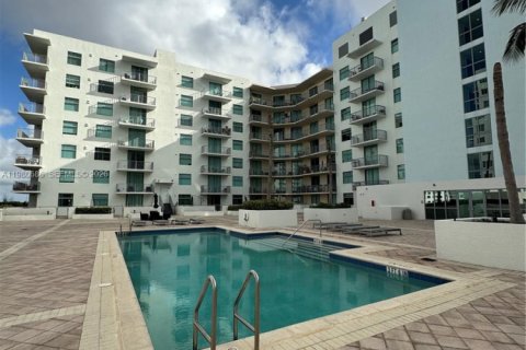 Copropriété à louer à Hollywood, Floride: 2 chambres, 113.34 m2 № 2045134 - photo 23