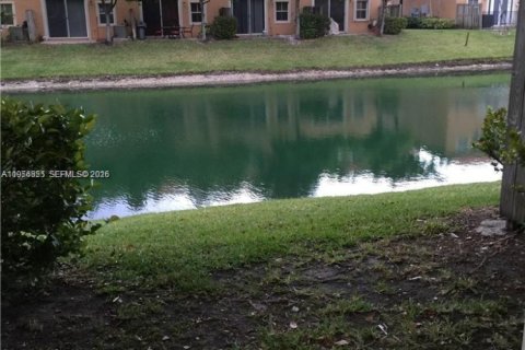 Touwnhouse à vendre à Dania Beach, Floride: 3 chambres, 128.39 m2 № 2010519 - photo 3