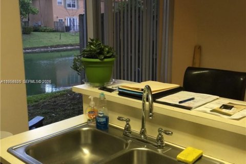 Touwnhouse à vendre à Dania Beach, Floride: 3 chambres, 128.39 m2 № 2010519 - photo 5