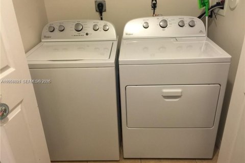 Touwnhouse à vendre à Dania Beach, Floride: 3 chambres, 128.39 m2 № 2010519 - photo 12