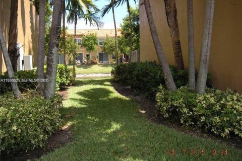 Touwnhouse à vendre à Dania Beach, Floride: 3 chambres, 128.39 m2 № 2010519 - photo 2