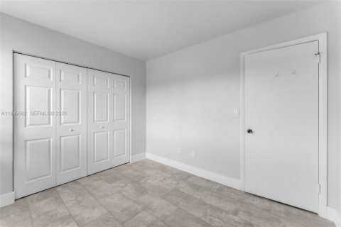 Снять в аренду таунхаус в Майами, Флорида 3 спальни, 128.95м2, № 2030488 - фото 19