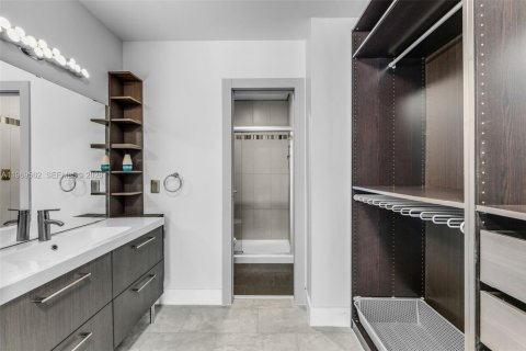 Снять в аренду таунхаус в Майами, Флорида 3 спальни, 128.95м2, № 2030488 - фото 13