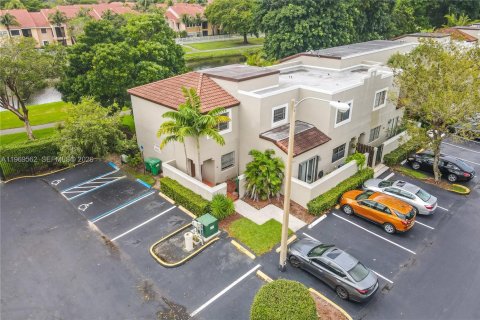 Снять в аренду таунхаус в Майами, Флорида 3 спальни, 128.95м2, № 2030488 - фото 20