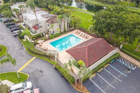 Снять в аренду таунхаус в Майами, Флорида 3 спальни, 128.95м2, № 2030488 - фото 21