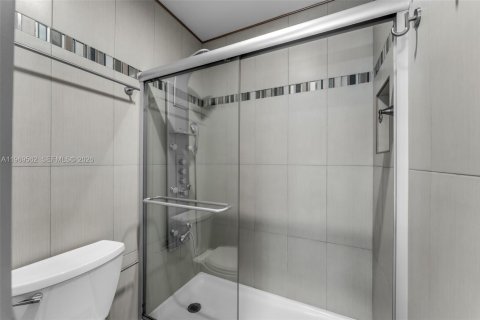 Снять в аренду таунхаус в Майами, Флорида 3 спальни, 128.95м2, № 2030488 - фото 14