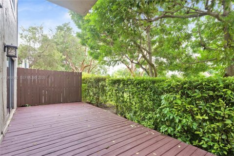 Снять в аренду таунхаус в Майами, Флорида 3 спальни, 128.95м2, № 2030488 - фото 8