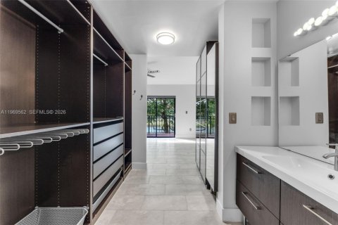 Снять в аренду таунхаус в Майами, Флорида 3 спальни, 128.95м2, № 2030488 - фото 15