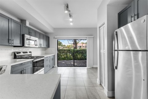 Снять в аренду таунхаус в Майами, Флорида 3 спальни, 128.95м2, № 2030488 - фото 7