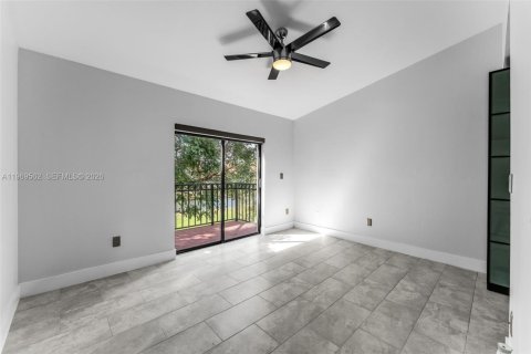 Снять в аренду таунхаус в Майами, Флорида 3 спальни, 128.95м2, № 2030488 - фото 11