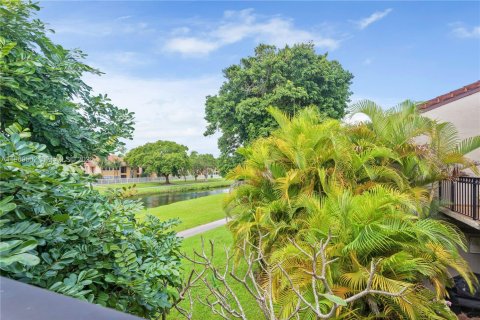 Снять в аренду таунхаус в Майами, Флорида 3 спальни, 128.95м2, № 2030488 - фото 23