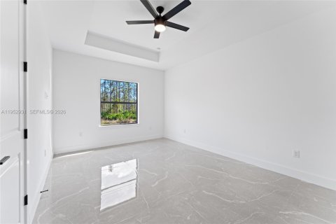 House in Lehigh Acres, Florida 4 bedrooms, 159.33 sq.m. № 2008105 - photo 13