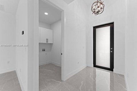 House in Lehigh Acres, Florida 4 bedrooms, 159.33 sq.m. № 2008105 - photo 18