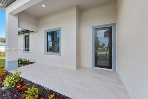 House in Lehigh Acres, Florida 4 bedrooms, 159.33 sq.m. № 2008105 - photo 4