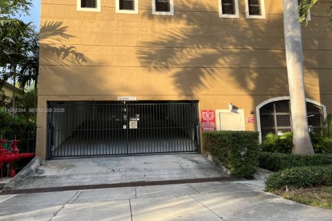 Copropriété à vendre à Miami, Floride: 1 chambre, 75.62 m2 № 2004384 - photo 3