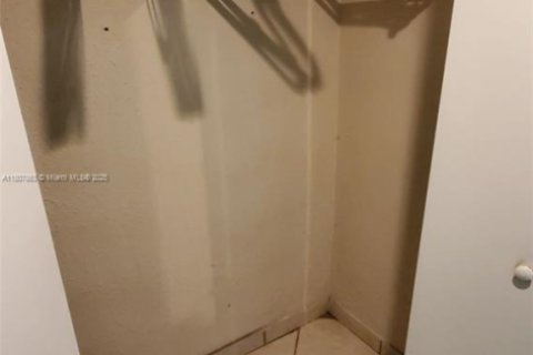 Casa en alquiler en North Miami Beach, Florida, 3 dormitorios, 143.07 m2 № 1864880 - foto 11